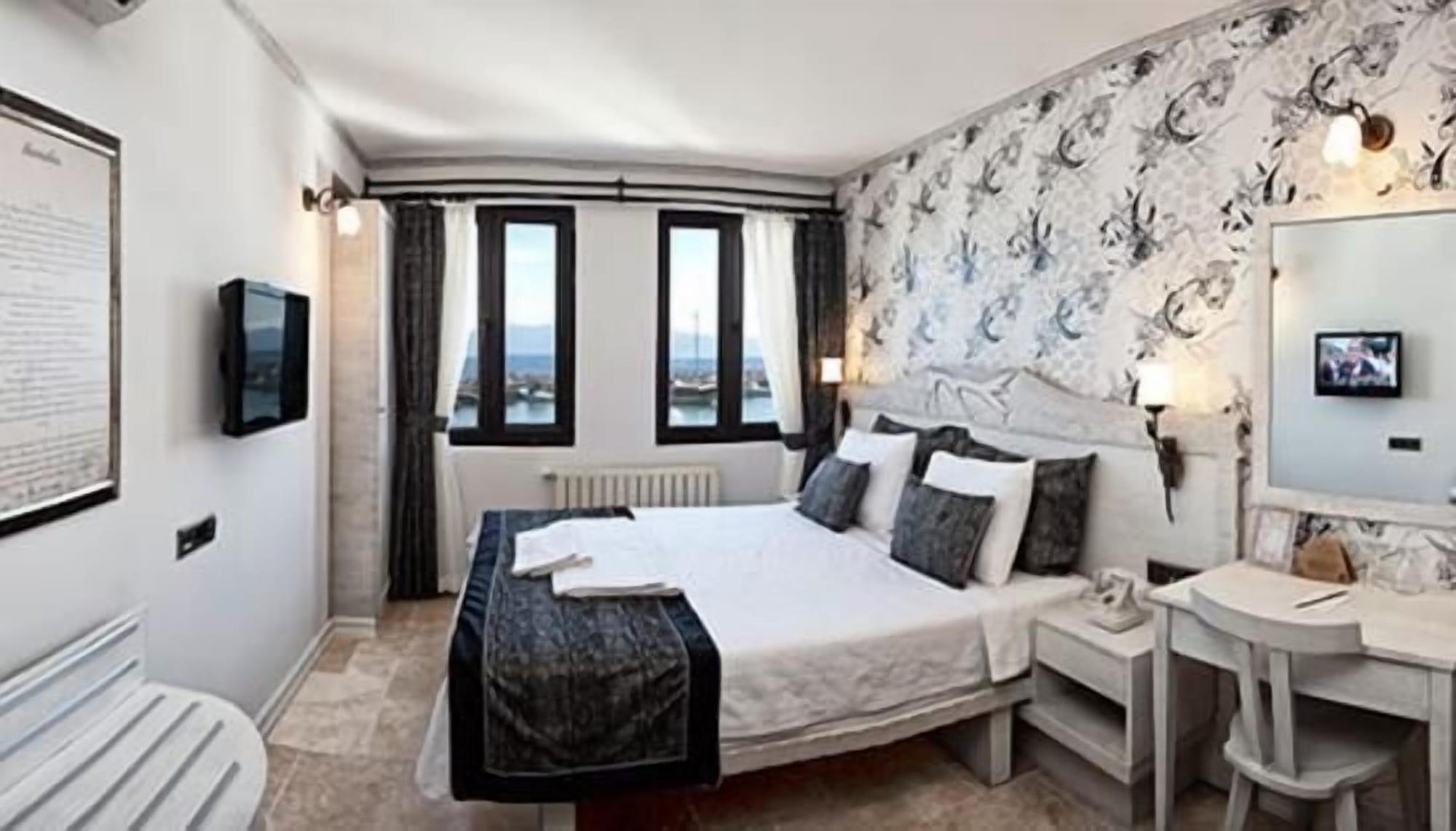 Special Class Adults Only 4* Assos